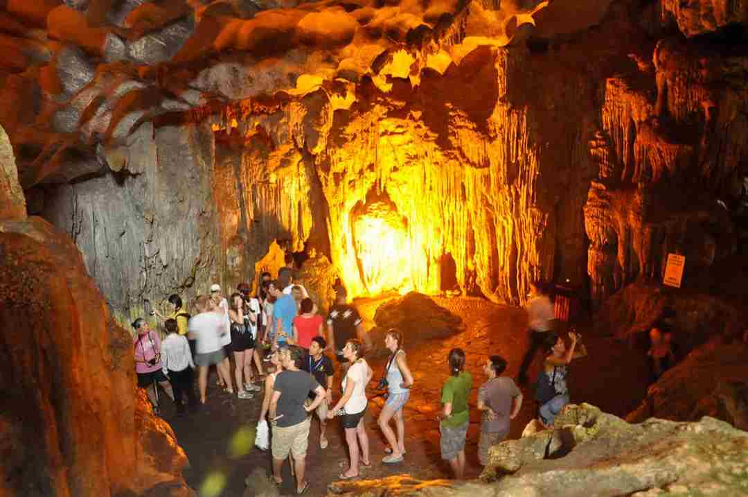Có vô số hang động tự nhiên huyền bí cho du khách khám phá 