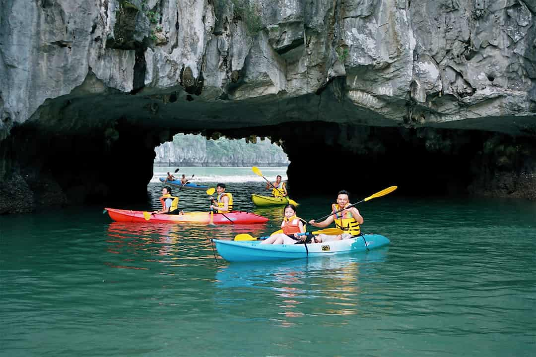 Kinh nghiệm du lịch hang Luồn Hạ Long, Quảng Ninh